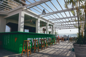 The spacious and open rooftop setting at Rooftop Fugaz, a great venue for live music