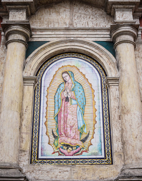 The beautiful exterior artwork at Iglesia del Inmaculado Corazon de Maria